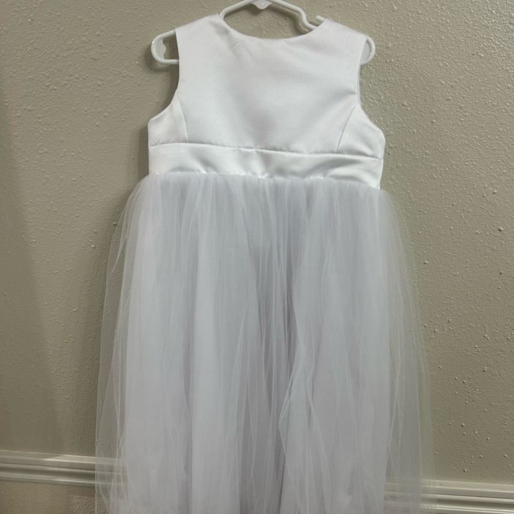 Elegant White Sleeveless Flower girl Dress with Tulle Skirt